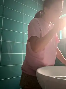 Snapshot of EdaQueen chatting on November 18, 2025, 7:11 am EdaQueen online show from November 18, 2025, 7:11 am