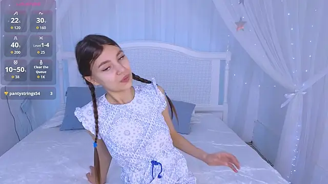 Little  Lunaa online show from April 12, 2026, 10:07 am