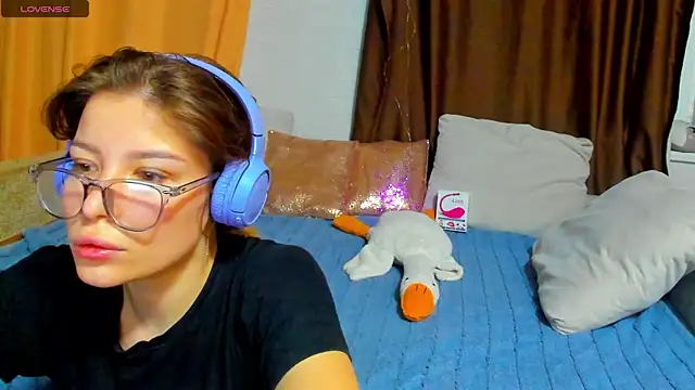 Eva purrr  online show from November 18, 2025, 1:10 am