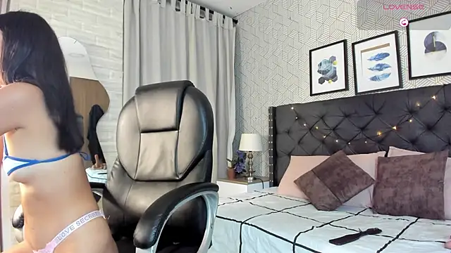 valentina  desire online show from March 25, 2026, 2:23 am