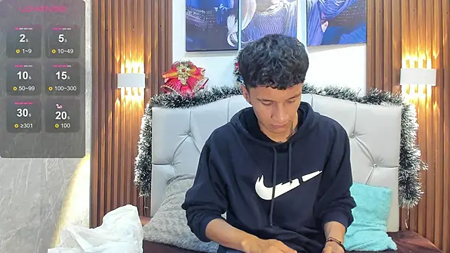 Snapshot of Elian_Julian chatting on November 19, 2025, 7:58 pm Elian Julian online show from November 19, 2025, 7:58 pm