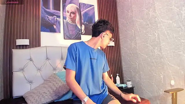 Snapshot of Elian_Julian chatting on November 28, 2025, 12:00 am Elian Julian online show from November 28, 2025, 12:00 am