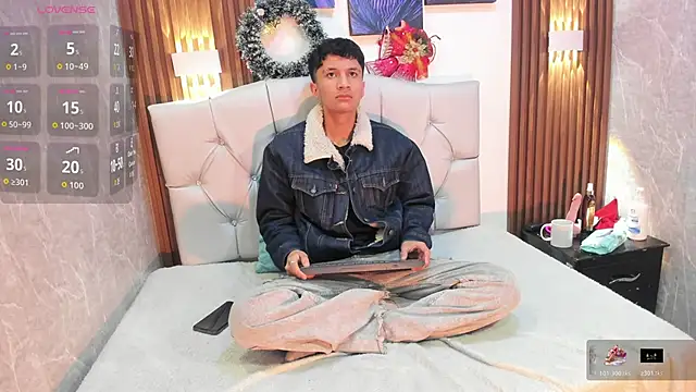 Snapshot of Elian_Julian chatting on December 4, 2025, 11:37 pm Elian Julian online show from December 4, 2025, 11:37 pm