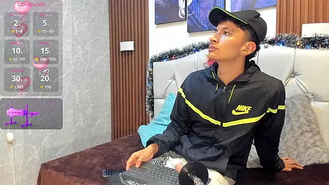 Snapshot of Elian_Julian chatting on November 17, 2025, 9:08 pm Elian Julian online show from November 17, 2025, 9:08 pm