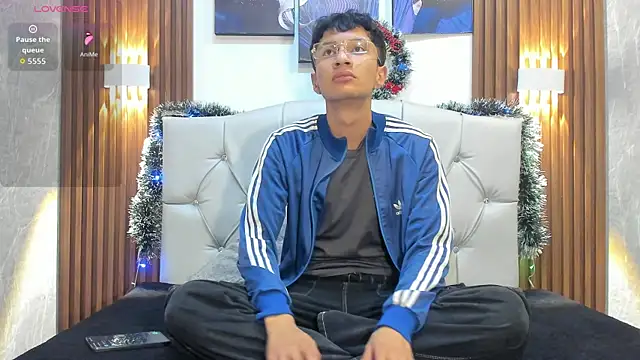 Snapshot of Elian_Julian chatting on November 22, 2025, 1:37 am Elian Julian online show from November 22, 2025, 1:37 am