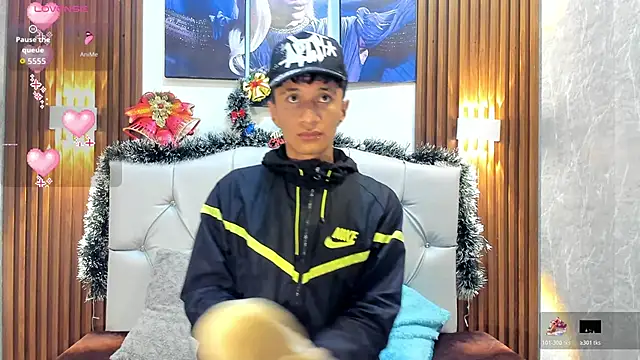 Snapshot of Elian_Julian chatting on November 21, 2025, 12:31 am Elian Julian online show from November 21, 2025, 12:31 am