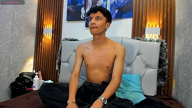 Snapshot of Elian_Julian chatting on November 25, 2025, 11:59 pm Elian Julian online show from November 25, 2025, 11:59 pm