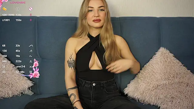 hannah aura online show from November 8, 2025, 2:09 pm