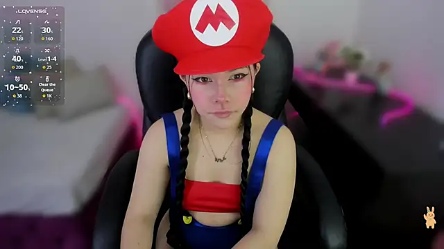 Snapshot of violettabond chatting on November 15, 2025, 12:31 pm violettabond online show from November 15, 2025, 12:31 pm