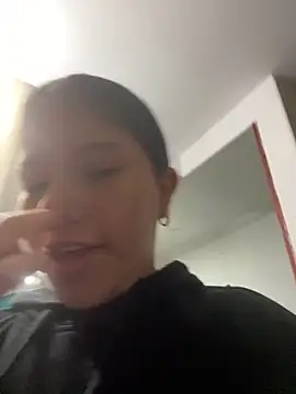 Snapshot of violettabond chatting on December 16, 2025, 10:08 am violettabond online show from December 16, 2025, 10:08 am