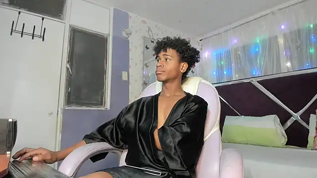 Santy bigcock 01 online show from March 18, 2026, 12:08 pm