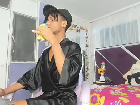 Snapshot of Santy_bigcock_01 chatting on November 11, 2025, 3:23 am Santy bigcock 01 online show from November 11, 2025, 3:23 am