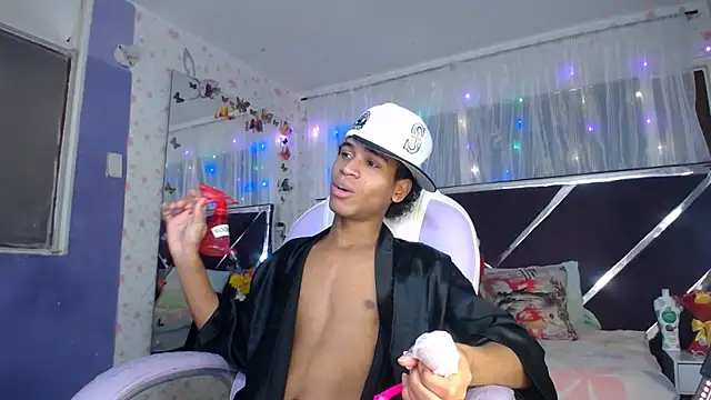 Snapshot of Santy_bigcock_01 chatting on May 25, 2026, 5:22 pm Santy bigcock 01 online show from May 25, 2026, 5:22 pm