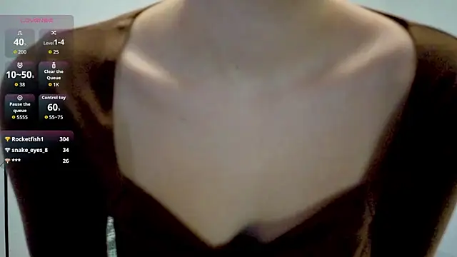 violetwluv online show from December 15, 2025, 11:16 am