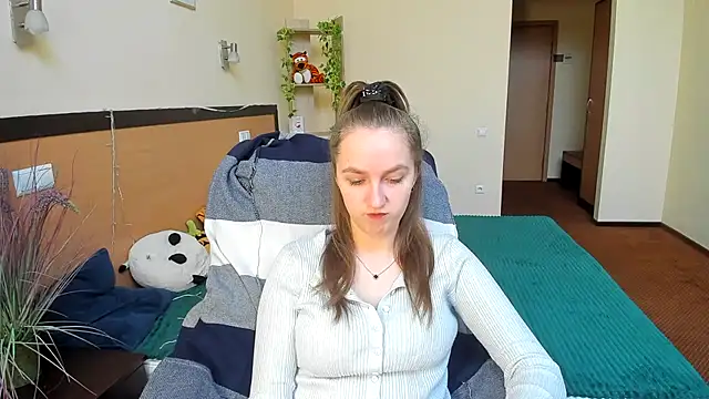 Snapshot of Nesie-Stoun chatting on November 24, 2025, 9:20 am Nesie-Stoun online show from November 24, 2025, 9:20 am