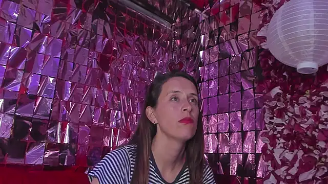 mia luna ed online show from November 17, 2025, 5:17 pm