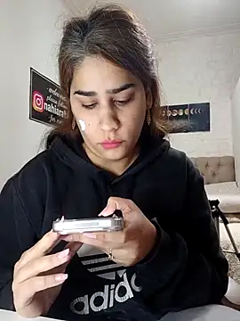 nahiarabiel33 online show from May 14, 2026, 7:00 pm
