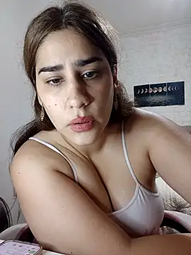 nahiarabiel33 online show from April 16, 2026, 9:50 pm