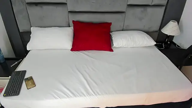 CatleyaSmith online show from December 22, 2025, 12:05 pm