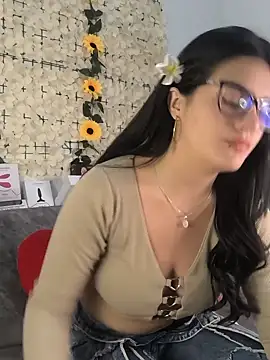 Snapshot of Lorenaa1 chatting on May 22, 2026, 9:02 pm Lorenaa1 online show from May 22, 2026, 9:02 pm