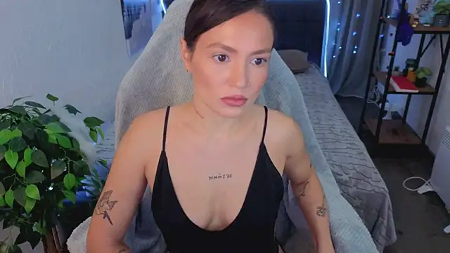 Snapshot of Naila_Whisper chatting on November 9, 2025, 1:26 pm Naila Whisper online show from November 9, 2025, 1:26 pm