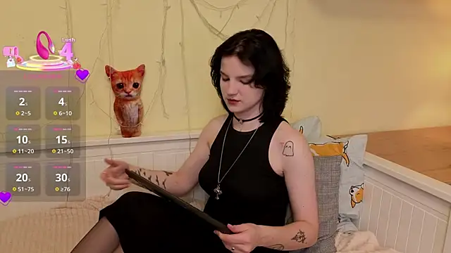 Snapshot of LatinaHuguenin chatting on November 28, 2025, 7:08 am LatinaHuguenin online show from November 28, 2025, 7:08 am