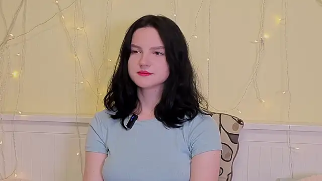 Snapshot of LatinaHuguenin chatting on November 15, 2025, 7:45 am LatinaHuguenin online show from November 15, 2025, 7:45 am