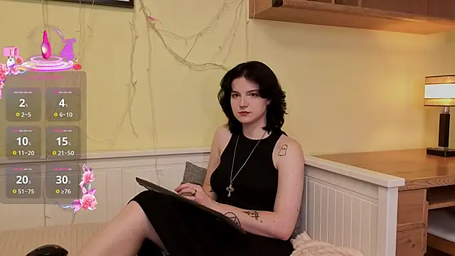 Snapshot of LatinaHuguenin chatting on November 27, 2025, 7:09 am LatinaHuguenin online show from November 27, 2025, 7:09 am