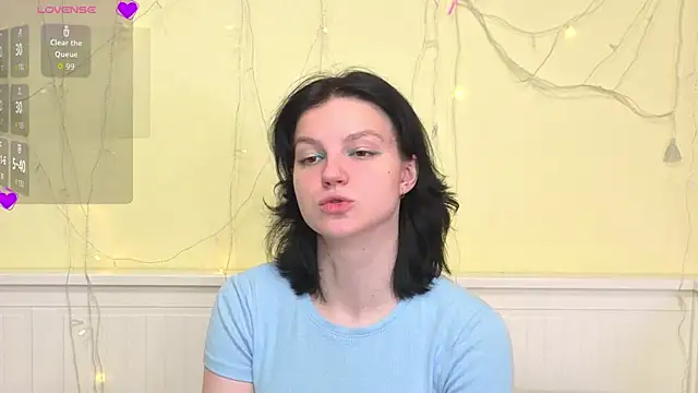 Snapshot of LatinaHuguenin chatting on December 15, 2025, 7:03 am LatinaHuguenin online show from December 15, 2025, 7:03 am