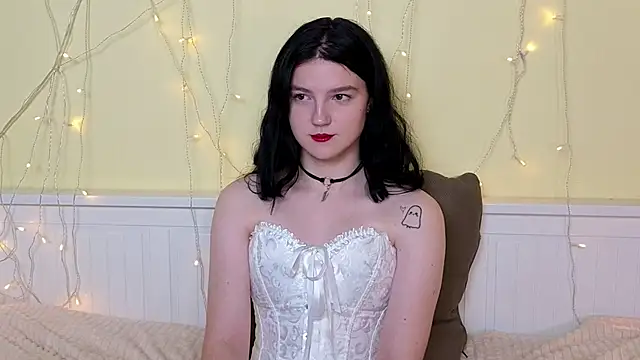 Snapshot of LatinaHuguenin chatting on November 17, 2025, 9:13 am LatinaHuguenin online show from November 17, 2025, 9:13 am