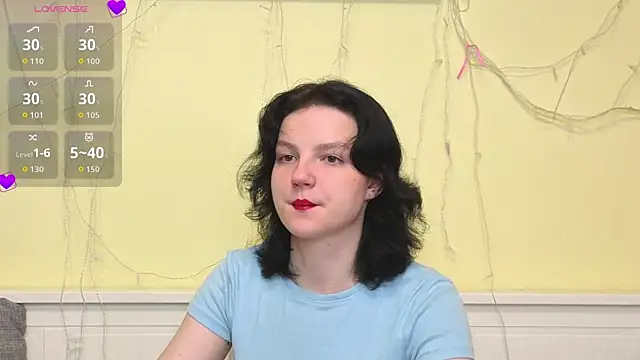 Snapshot of LatinaHuguenin chatting on December 18, 2025, 7:02 am LatinaHuguenin online show from December 18, 2025, 7:02 am