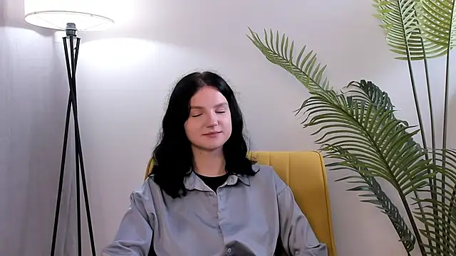 Snapshot of LatinaHuguenin chatting on November 7, 2025, 3:05 pm LatinaHuguenin online show from November 7, 2025, 3:05 pm