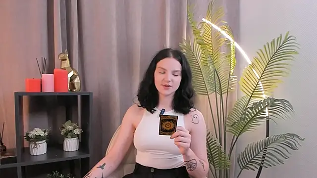 Snapshot of LatinaHuguenin chatting on November 8, 2025, 2:20 pm LatinaHuguenin online show from November 8, 2025, 2:20 pm