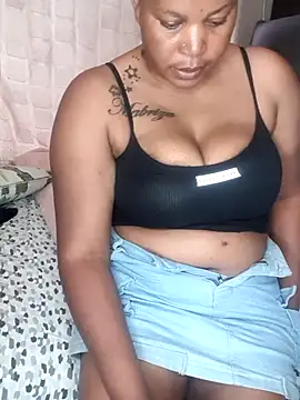 Snapshot of Qeenbrie chatting on November 17, 2025, 4:11 pm Qeenbrie online show from November 17, 2025, 4:11 pm