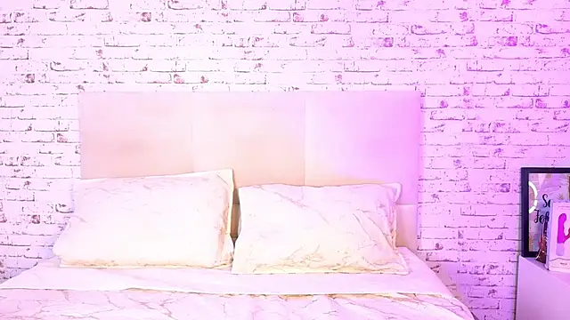 April Kay online show from December 23, 2025, 3:39 am