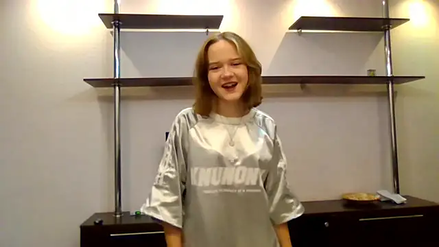 AlissaGerardo online show from November 5, 2025, 1:25 pm