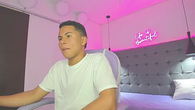 Liams18 online show from November 23, 2025, 3:05 am