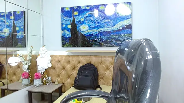 Liams18 online show from December 14, 2025, 9:20 pm