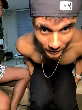 Snapshot of Tonny_2-2cm chatting on November 6, 2025, 4:49 am Tonny 2-2cm online show from November 6, 2025, 4:49 am