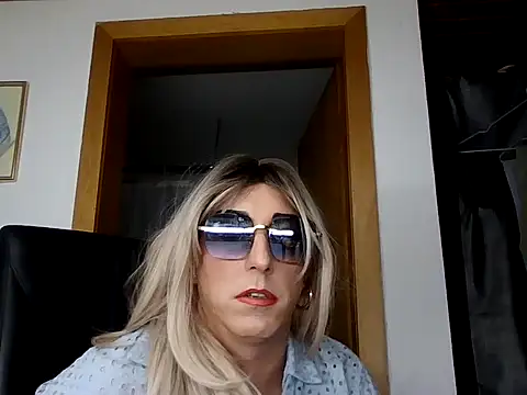 AgnesCross39 online show from February 11, 2026, 12:32 am