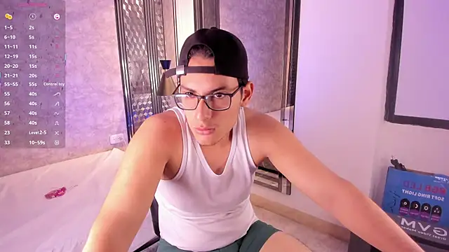 Snapshot of TheoHart_ chatting on November 6, 2025, 2:21 pm TheoHart online show from November 6, 2025, 2:21 pm