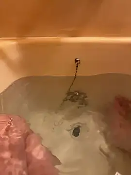 houkeiboy78 online show from November 14, 2025, 9:57 am