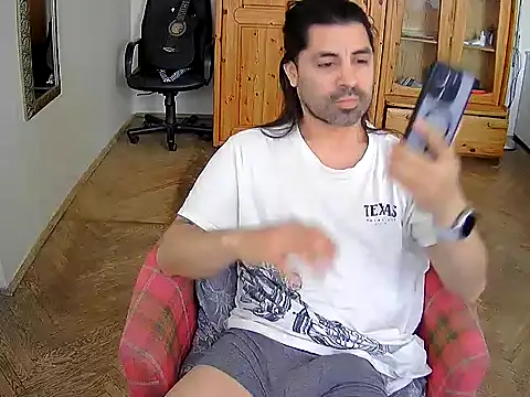 CharlyHemax online show from April 17, 2026, 3:15 pm