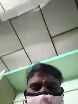 Snapshot of Couple1114 chatting on November 12, 2025, 8:29 am Couple1114 online show from November 12, 2025, 8:29 am