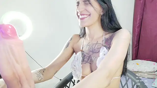 Petitedr3ams  online show from March 31, 2026, 2:02 am