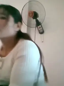 Snapshot of Qoine392 chatting on December 17, 2025, 2:05 am Qoine392 online show from December 17, 2025, 2:05 am