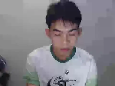 Snapshot of Urhotsilverboy chatting on July 10, 2026, 3:34 pm Urhotsilverboy online show from July 10, 2026, 3:34 pm