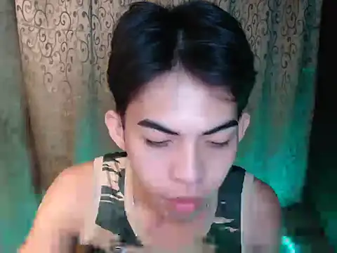 Snapshot of Urhotsilverboy chatting on November 21, 2025, 7:51 am Urhotsilverboy online show from November 21, 2025, 7:51 am