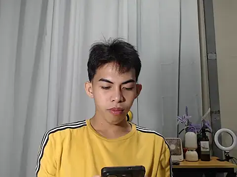 Snapshot of Urhotsilverboy chatting on November 30, 2025, 4:08 pm Urhotsilverboy online show from November 30, 2025, 4:08 pm