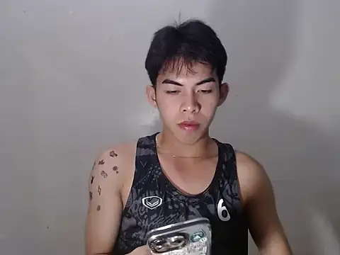 Urhotsilverboy online show from April 22, 2026, 7:42 pm